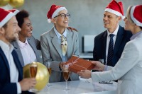 Los beneficios de las celebraciones corporativas de fin de año, para el bienestar de los trabajadores